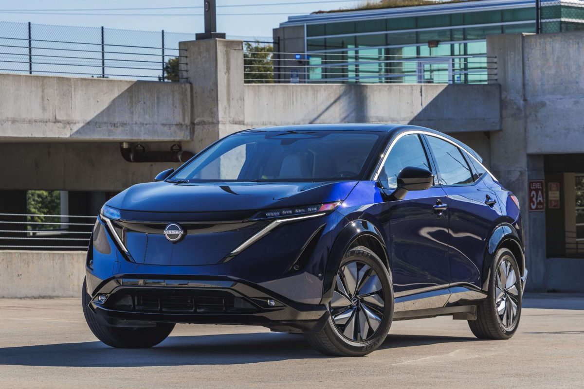 Tesla Model 3과 Nissan Ariya 비교 : 기능, 가격 및 성능